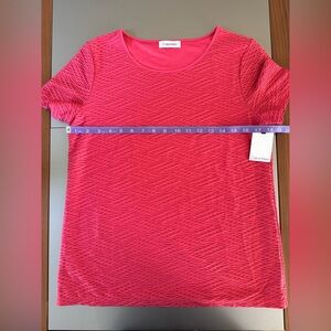 NEW Calvin Klein Woman’s short sleeve T-shirt in Pink